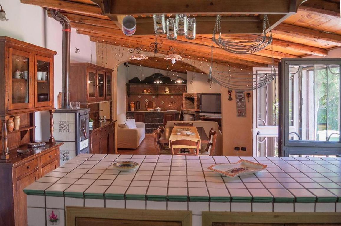 La Villa Di Tenute Foti Randazzese Николози Экстерьер фото