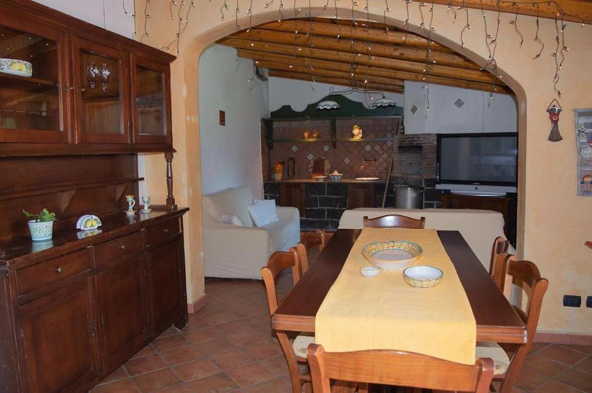 La Villa Di Tenute Foti Randazzese Николози Экстерьер фото